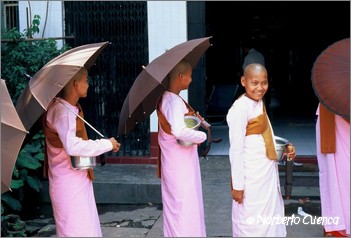 07_2004_09_myanmar_03de12_mandalay_02