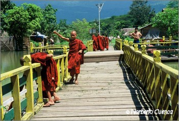 19_2004_09_myanmar_04de12_inlelake_20