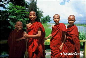 20_2004_09_myanmar_04de12_inlelake_31
