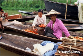 24_2004_09_myanmar_06de12_inlelake_06