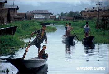 25_2004_09_myanmar_06de12_inlelake_29