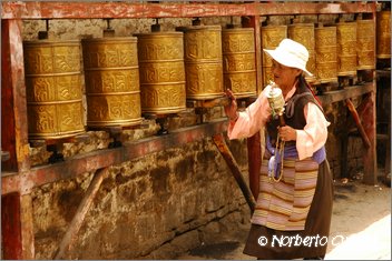 005_2005_08_tibet_0063_lhasa1