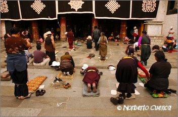 013_2005_08_tibet_0218_lhasa1