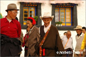 017_2005_08_tibet_0265_lhasa1