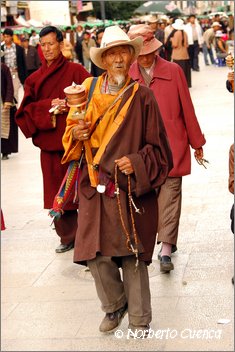 023_2005_08_tibet_0332_lhasa1