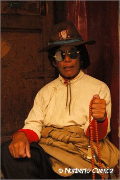 027_2005_08_tibet_0417_lhasa1a