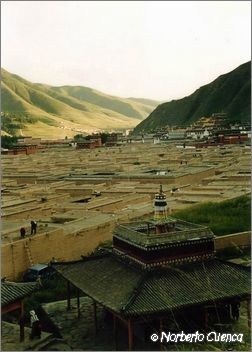 008_china2002_xiahe_pueblo