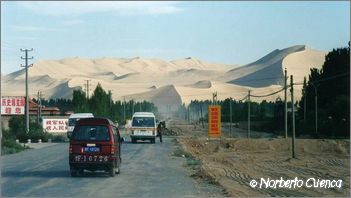 028_china2002_dunghuang_desierto_gobi