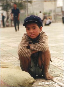 042_china2002_kashgar_nino1