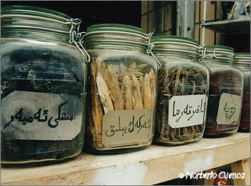 051_china2002_kashgar_botes_farmacia