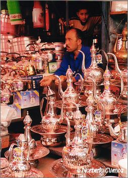 054_china2002_kashgar_puesto_teteras