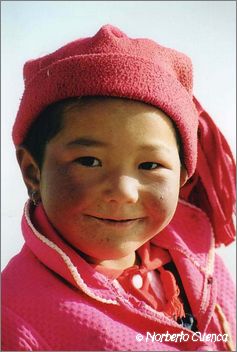 074_china2002_lago_karakul_hija_pequena