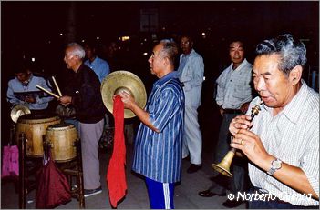 114_china2002_beijin_musicos