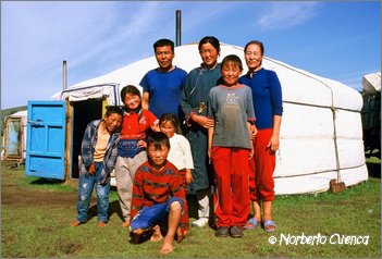 38_2004_07_mongolia_7de8_25